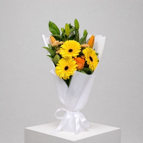 Daily Bouquet - Peachy sunshine with orange flair - Standard