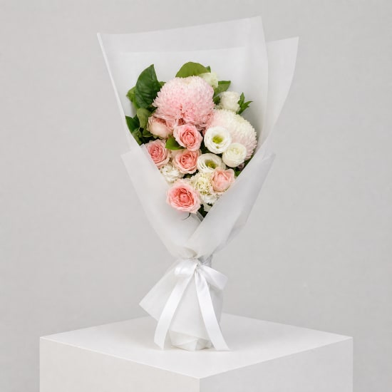 Daily Bouquet - soft pink mood, white frills - Standard