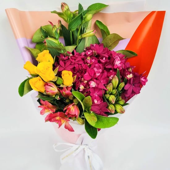 Daily Bouquet Radiant Harmony in Bloom - Standard