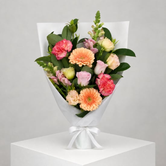 Daily Bouquet - Blushing peaches and garden glow - Standard