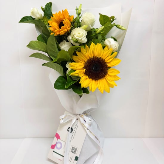 Daily Bouquet Sunlit Elegance in Bloom - Standard