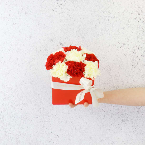 Little Carnation Flower Box Red & White - Standard