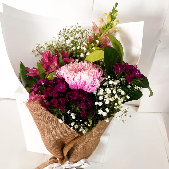 Daily Bouquet Timeless Garden Romance 🌸✨ - Standard