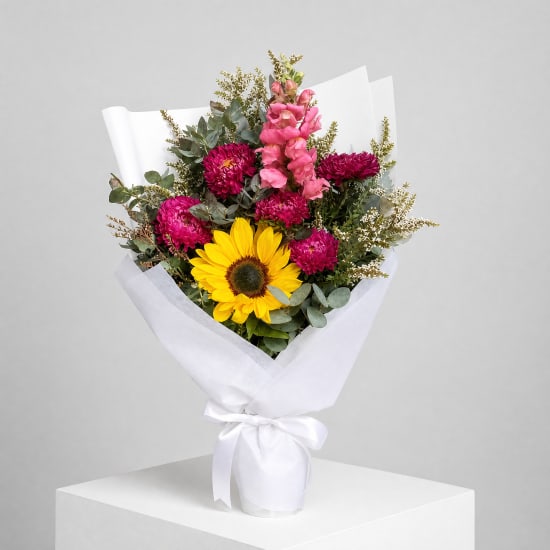 Daily Bouquet - Sunflower spotlight and pink confetti - Standard