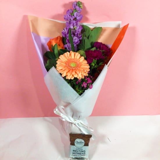 Daily Bouquet — Roses, Gerbera & Cookies and Cream Delight - Standard
