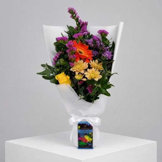 Daily Bouquet - Golden rose, peach glow, choc hit - Standard