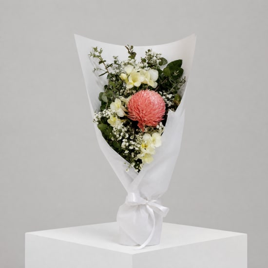 Daily Bouquet - Peach centre and white flutter - Standard