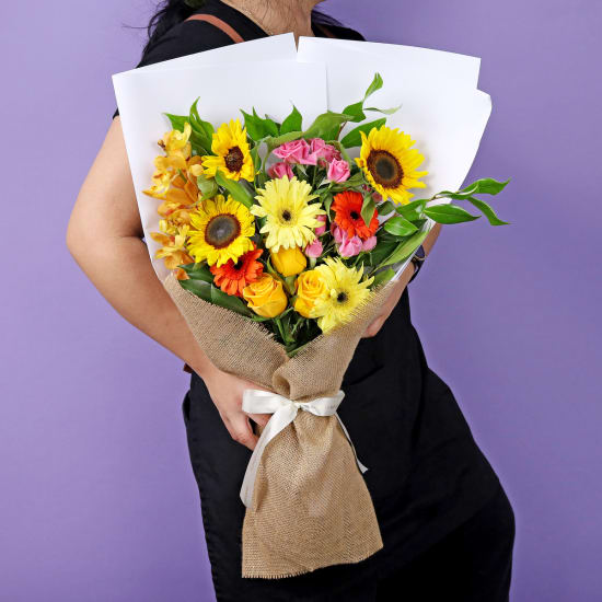 Vivid Petal Radiance Flower Bouquet - Deluxe