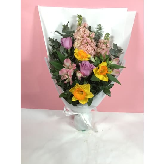 Daily Bouquet - Sunny daffodils and dusky rose - Standard