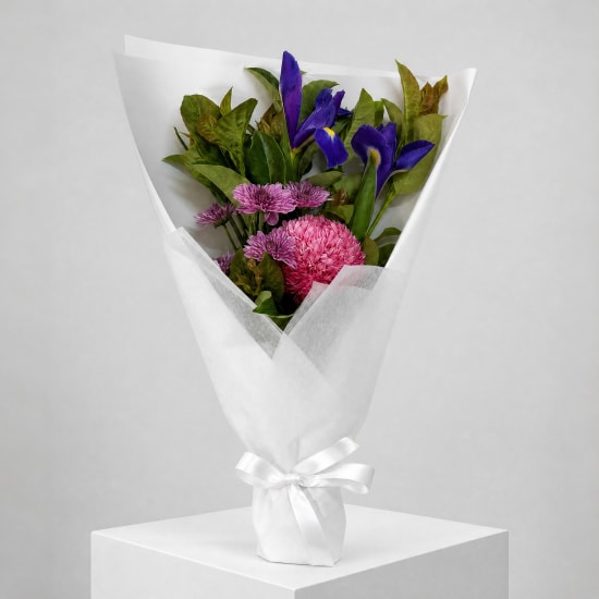 Daily Bouquet - Blue iris and pink main character - Standard