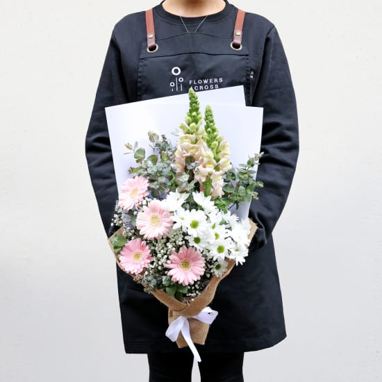 Little Garden Blooms Posy - Deluxe