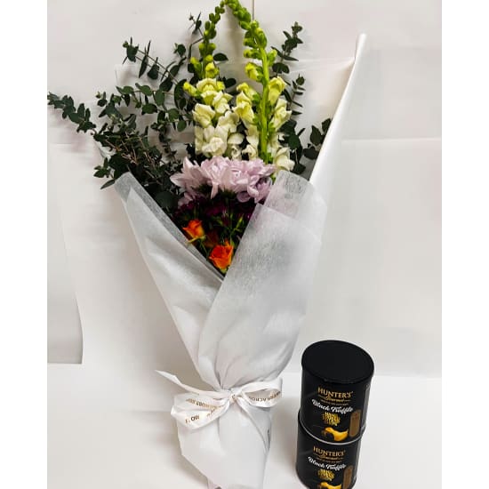 Daily Bouquet — Beautiful Blooms with an Indulgent Snack - Standard