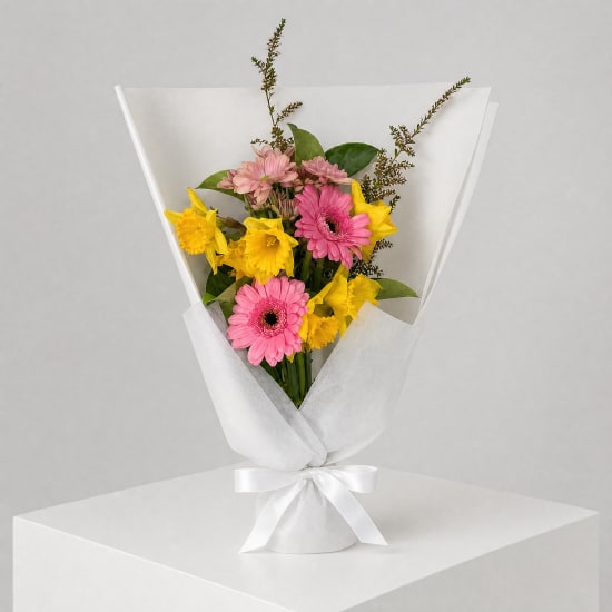 Daily Bouquet - Daffodil daydream with pink pop - Standard