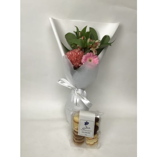 Daily Bouquet - Soft peach pop with biscuit stash - Standard