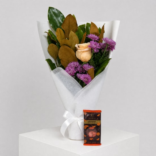 Daily Bouquet - Magnolia blush and choc orange - Standard