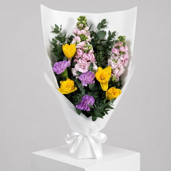 Daily Bouquet - sunny daffs and violet ruffles - Standard