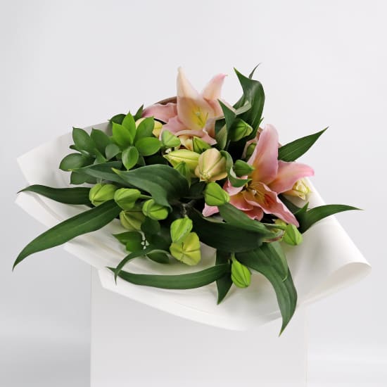 Pink Oriental Lily bunch - Standard