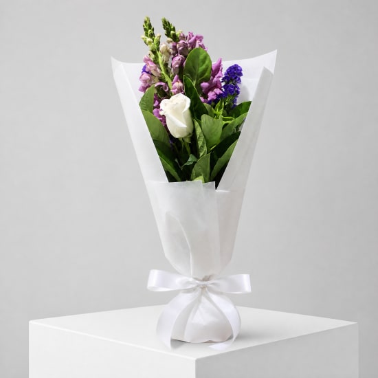 Daily Bouquet - White rose and lavender lift - Standard