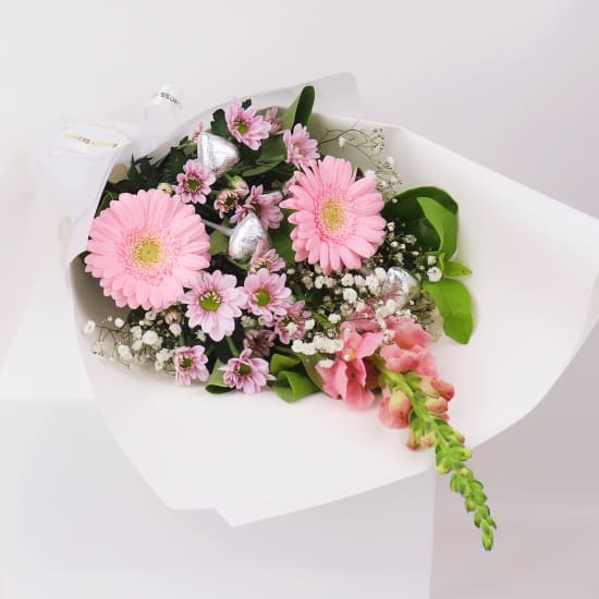 Daily Bouquet Sweet Blooms & Chocolate Dreams 🌸✨ - Standard