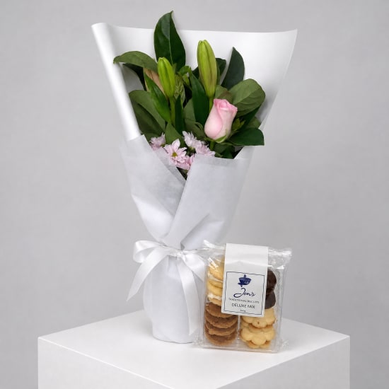 Daily Bouquet - Pink hush and biscuit crunch - Standard
