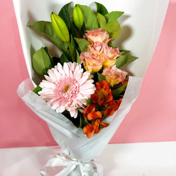 Daily Bouquet — Gerbera, Lisianthus & Vibrant Elegant Blooms