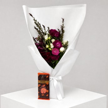 Daily Bouquet - Red snapdragons and white rose glow