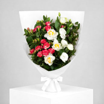 Daily Bouquet - Red roses with spring-white glow