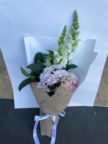Daily Bouquet - Cloud-white snaps and pink frill