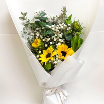Daily Bouquet Golden Rays & Gentle Blooms ✨🌻🌸