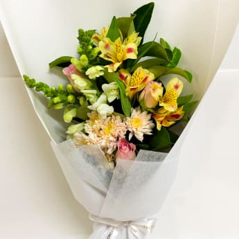 Daily Bouquet — Rich Hues, Soft Fragrance & Pure Warmth