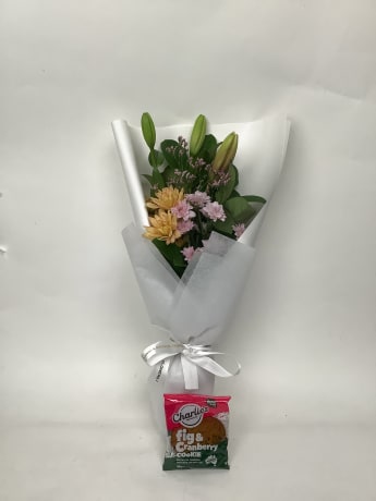 Daily Bouquet - Pink lilies and biscuit break