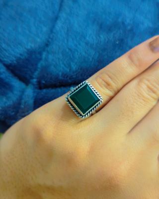 💚 Emerald Edge Ring 3