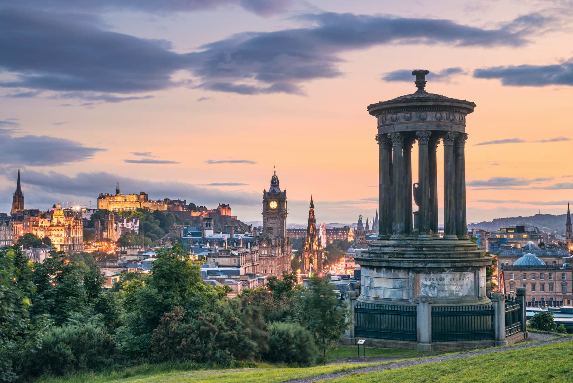Die günstigsten Flüge von Basel nach Edinburgh