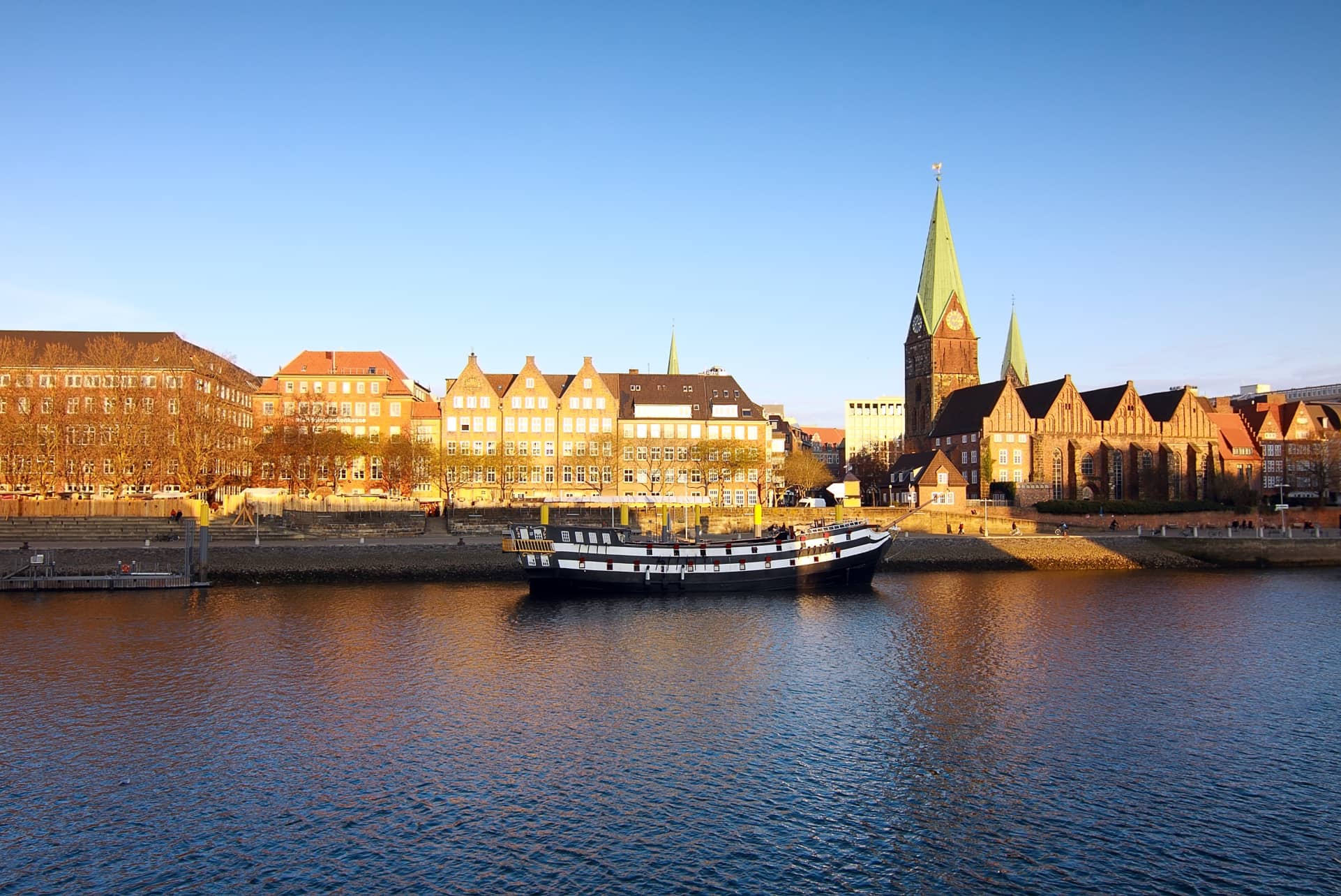 Die günstigsten Flüge von Salzburg nach Bremen