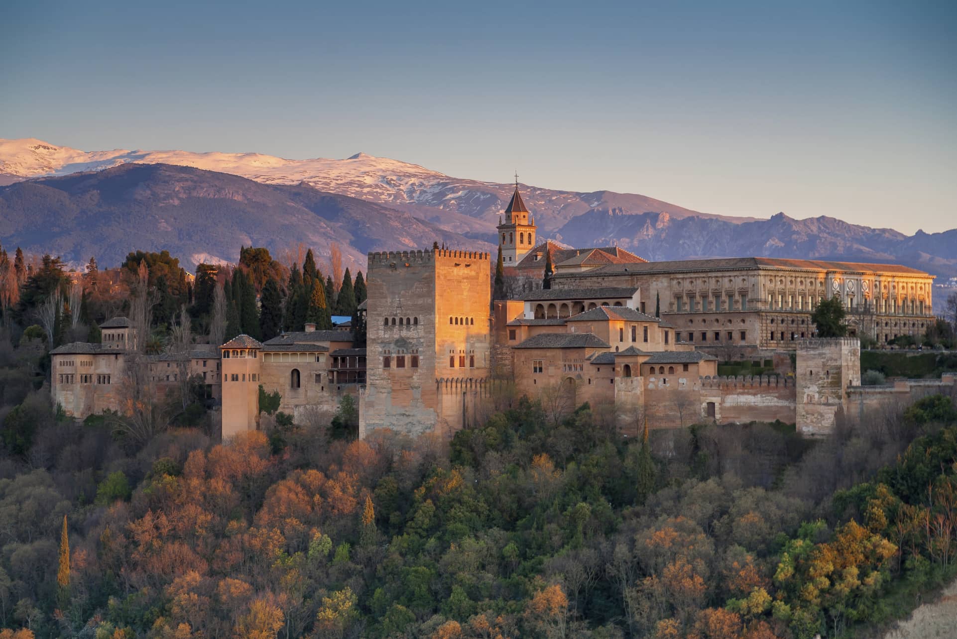 Die günstigsten Flüge von Straßburg nach Granada