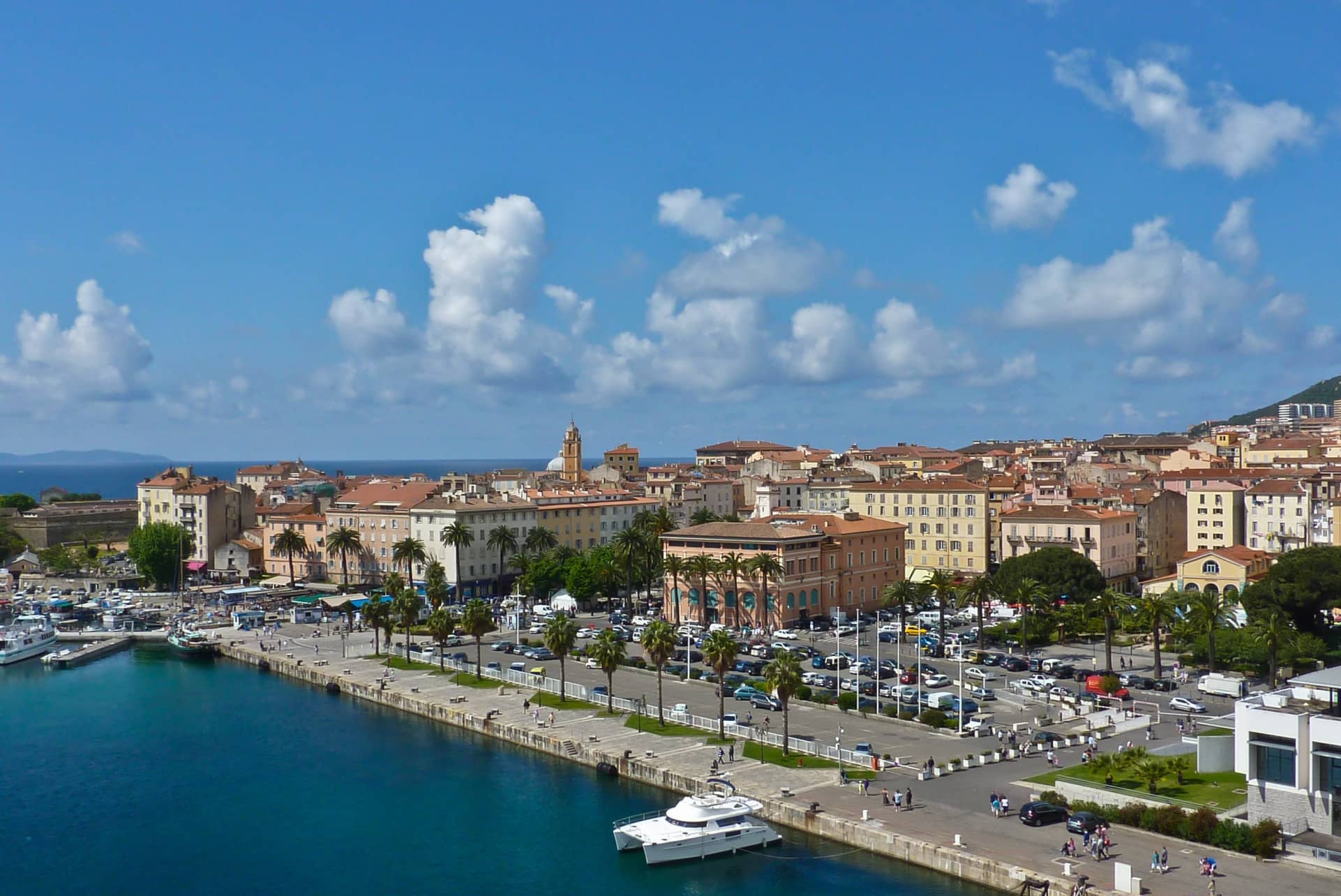 Die günstigsten Flüge von Luxemburg nach Ajaccio