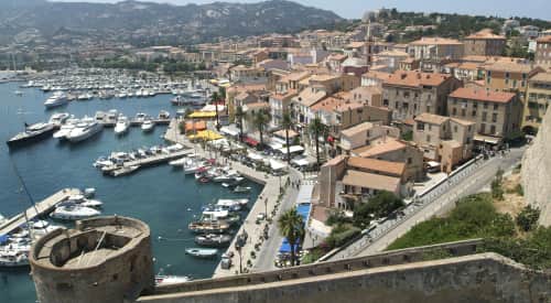 Die günstigsten Flüge von Zürich nach Calvi