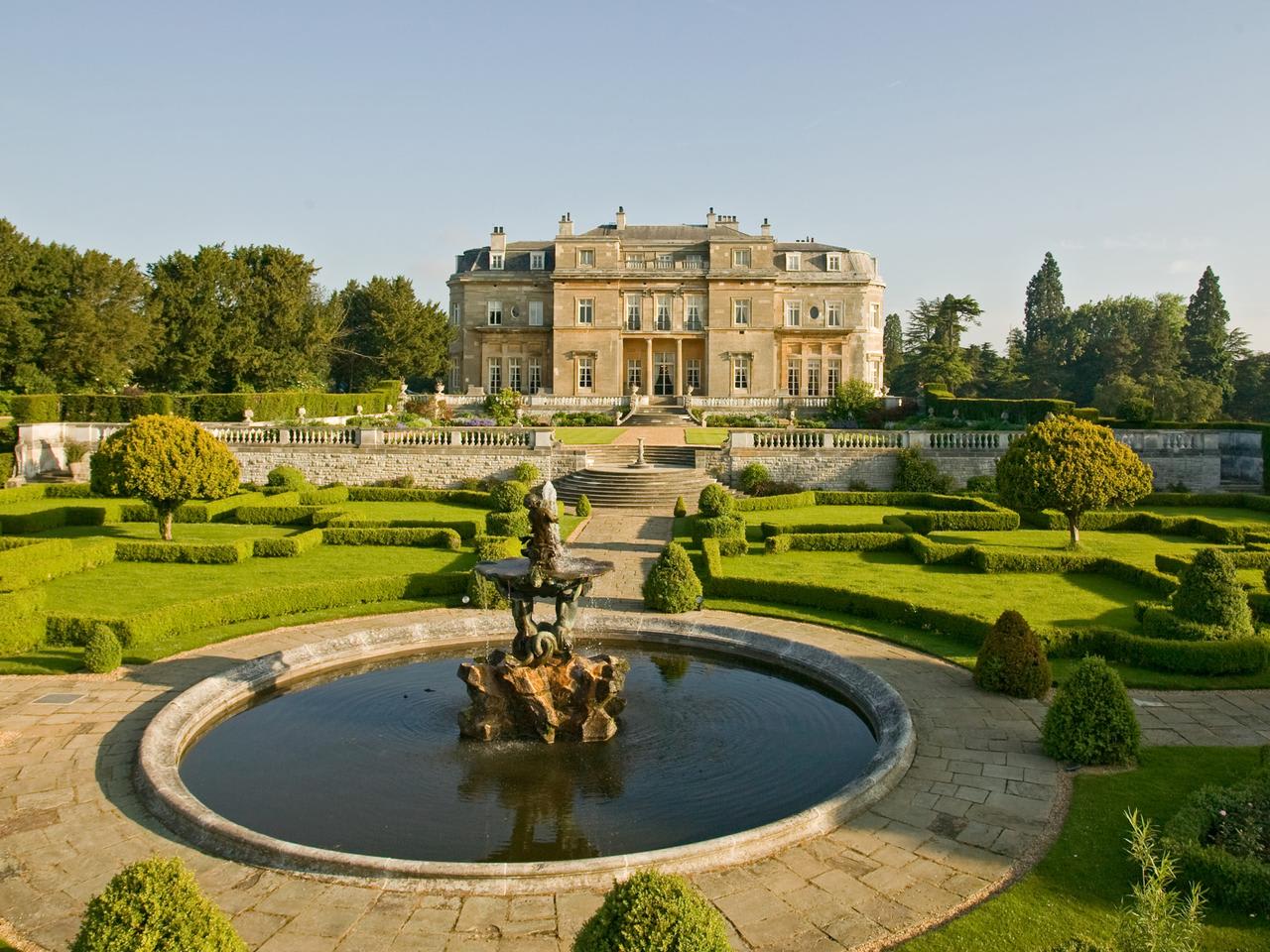 luton-hoo-hotel-spa-helicopter-charter-flyt-arrive-ahead