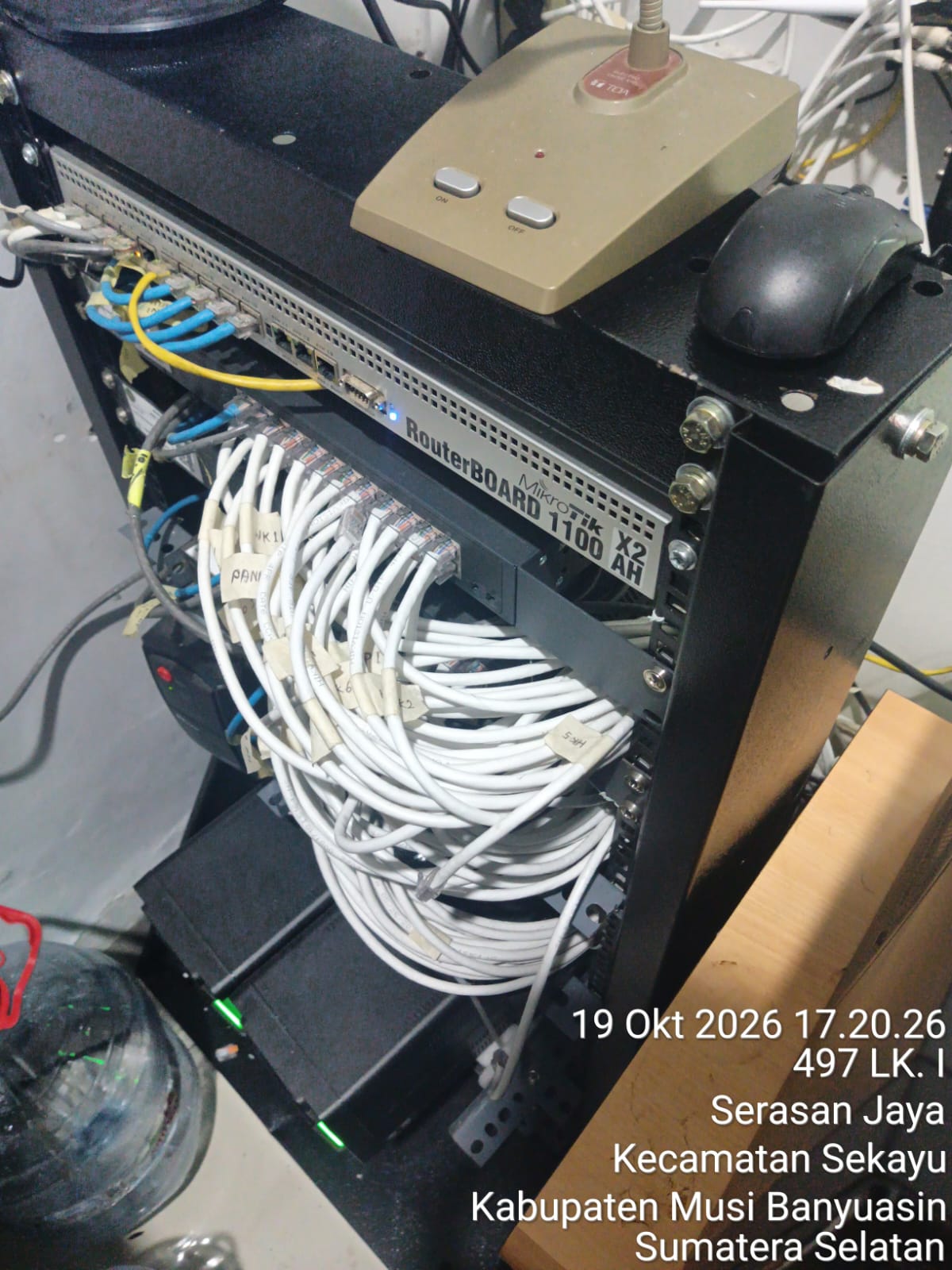 Perapian kabel server CCTV dan pengurutan label jalur kamera