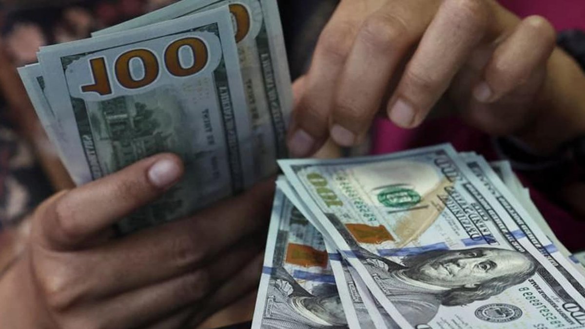 Dollar rises on oil, hawkish Fed bets - dollar rises