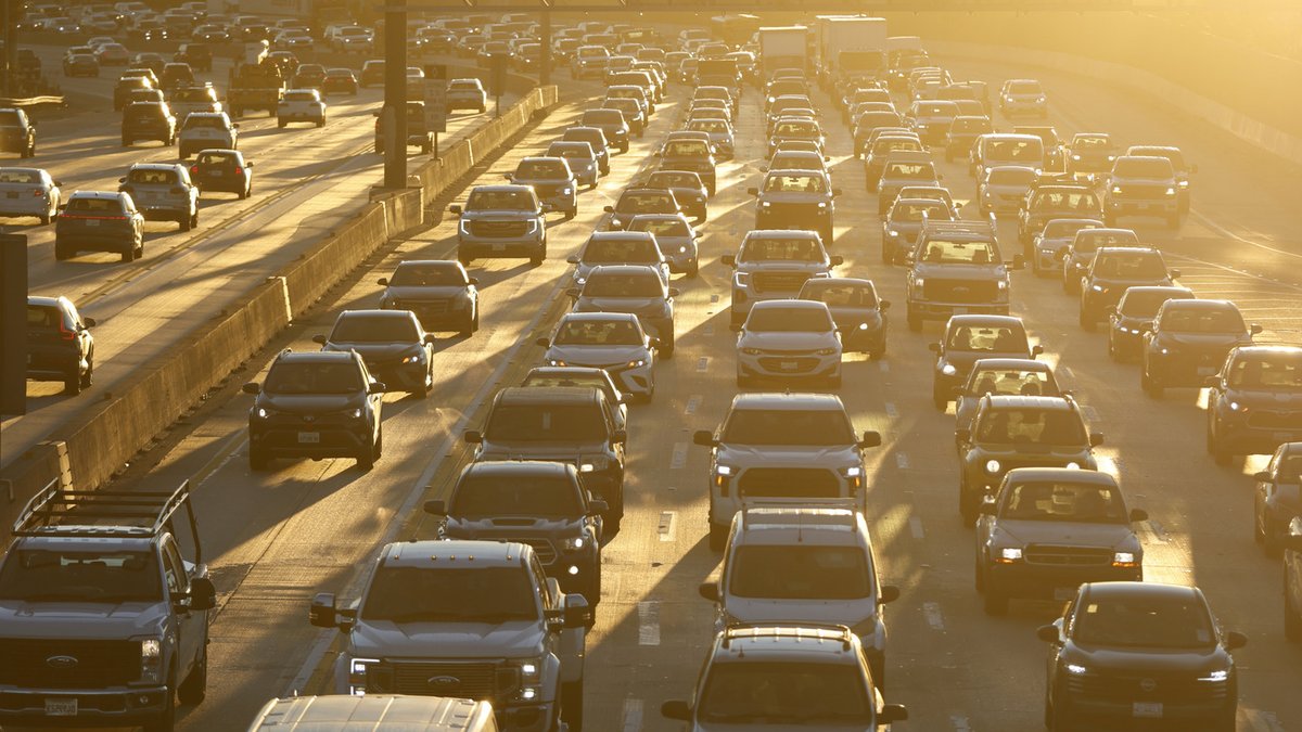 U.S. rolls back fuel economy rules to cut car costs - fuel economy rules