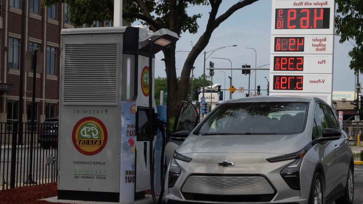 U.S. weakens fuel economy rules for automakers U.S. weakens fuel economy rules for automakers - fuel economy rules