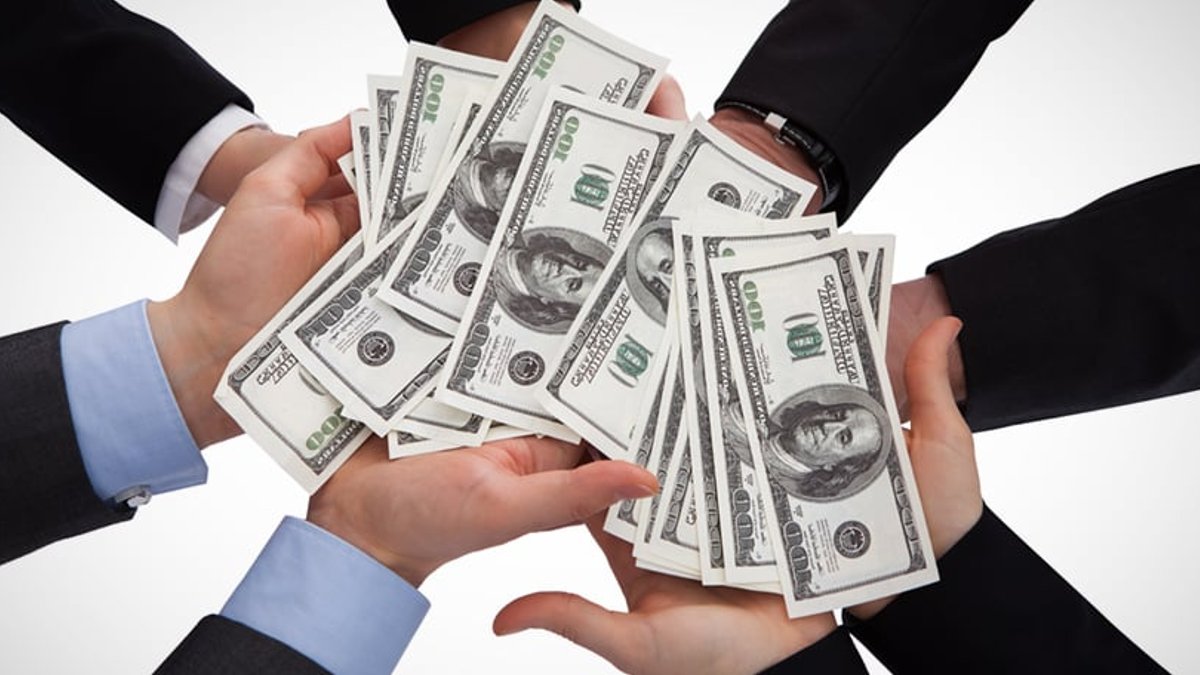 Equity Awards Push S&P 500 CEO Median Pay to $17.5 - ceo median pay