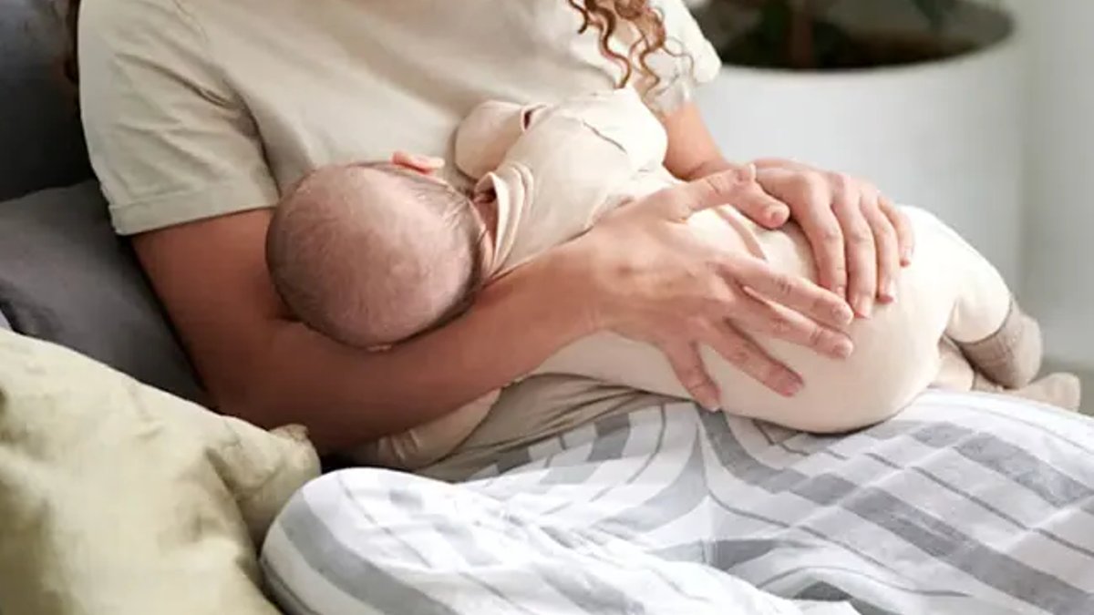 Breast surgeon debunks common breastfeeding myths Breast surgeon debunks common breastfeeding myths - breastfeeding myths