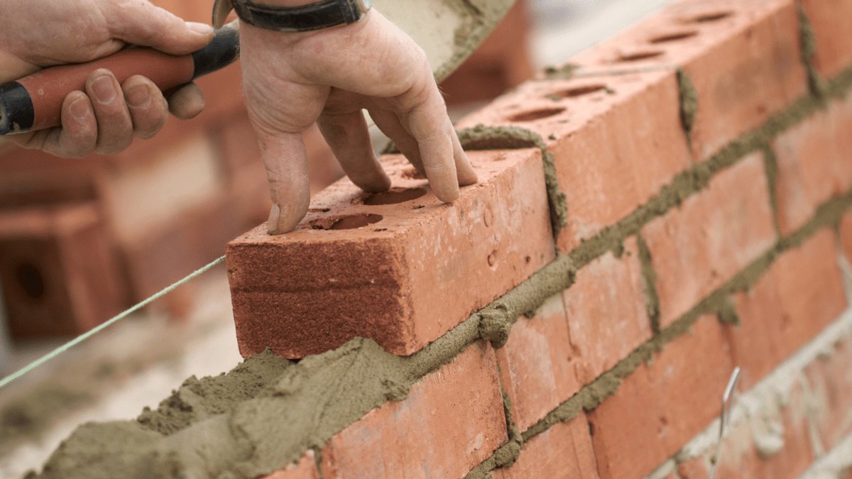 Building a house for 220000 euros is challenging