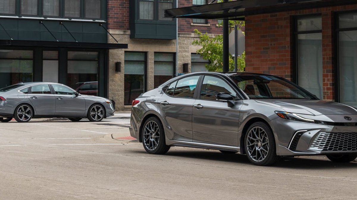Sedan sales surge in US market Sedan sales surge in US market - sedan sales
