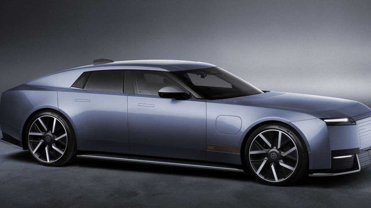 Jaguar Unveils Powerful Electric Sedan Type 01 Jaguar Unveils Powerful Electric Sedan Type 01 - electric sedan