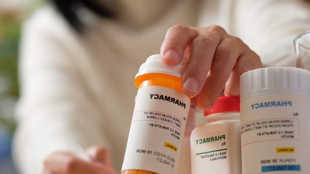 Older Americans taking more prescription drugs - older americans prescription drugs