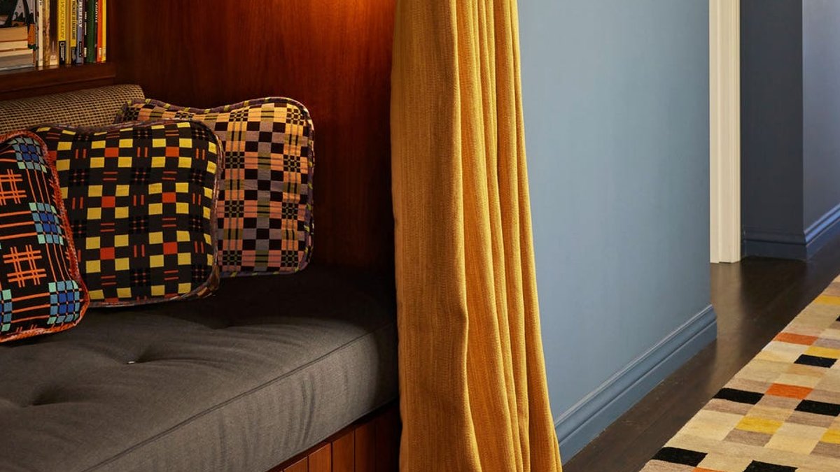 Cozy reading nooks to unwind - reading nook