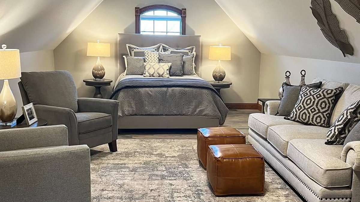 Creative fixes turn awkward above-garage spaces into usable rooms Creative fixes turn awkward above-garage spaces into usable rooms - above garage spaces